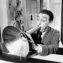 antonio-la-trippa-al-megafono-nel-film-gli-onorevoli-189733_jpg_221x221_crop_q85