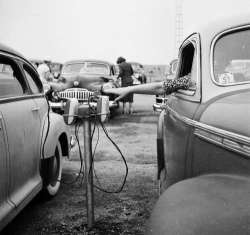 drive-in-movie-theatre-vintage-image-with-cars