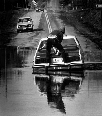 708068_547947-20040330_flood1987