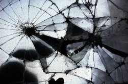 broken_mirror_by_jmottola
